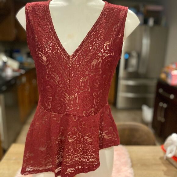 Woman’s blouse  - Picture 1 of 2